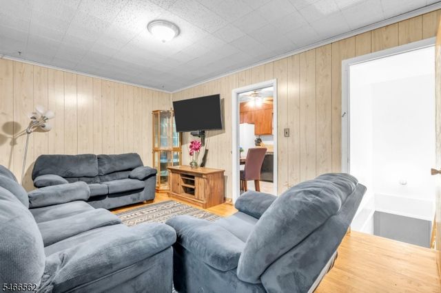 58 Arden St, Franklin Twp., NJ 08873