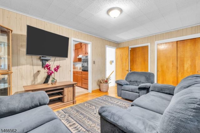58 Arden St, Franklin Twp., NJ 08873