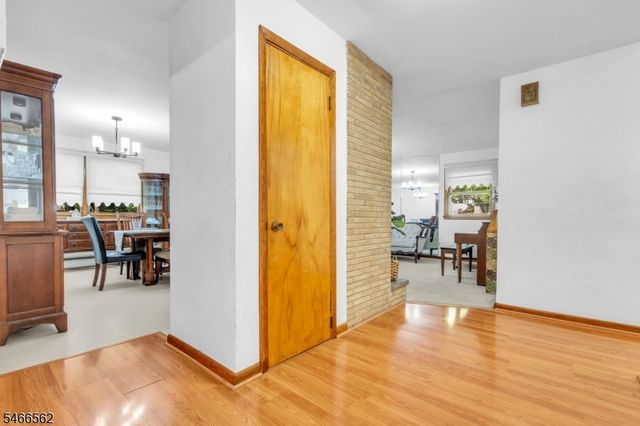 58 Arden St, Franklin Twp., NJ 08873