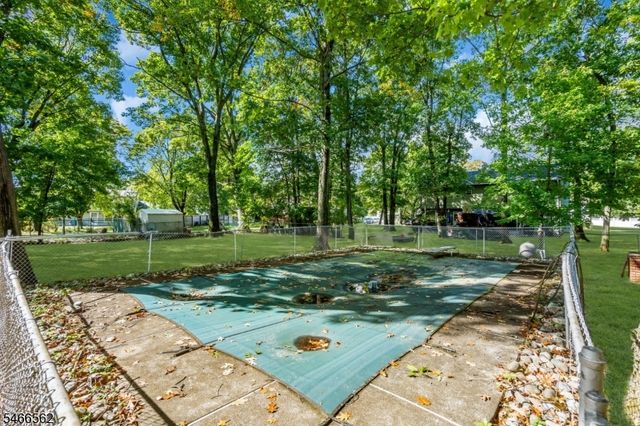 58 Arden St, Franklin Twp., NJ 08873