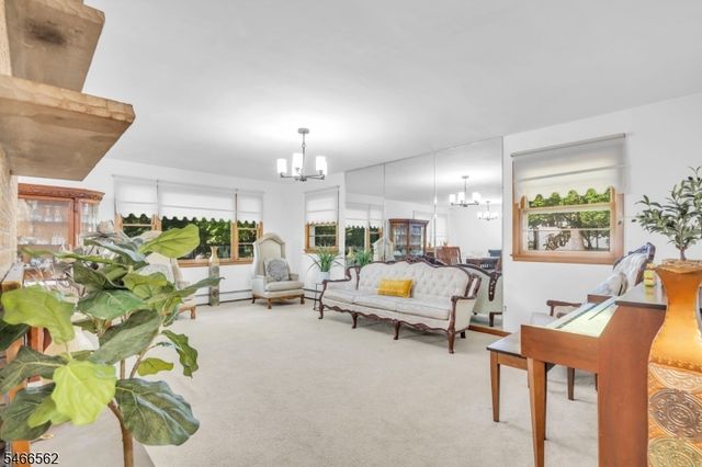 58 Arden St, Franklin Twp., NJ 08873