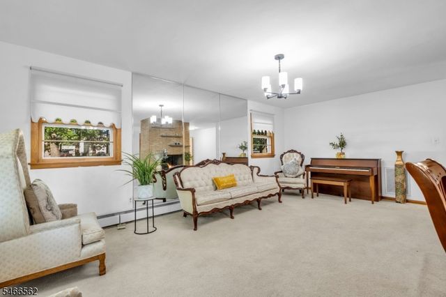 58 Arden St, Franklin Twp., NJ 08873