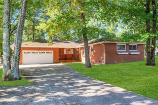 58 Arden St, Franklin Twp., NJ 08873