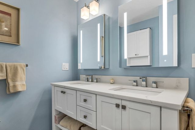 84 Hawthorne Village Rd 84, Nashua, NH 03062