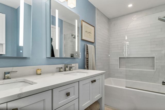 84 Hawthorne Village Rd 84, Nashua, NH 03062