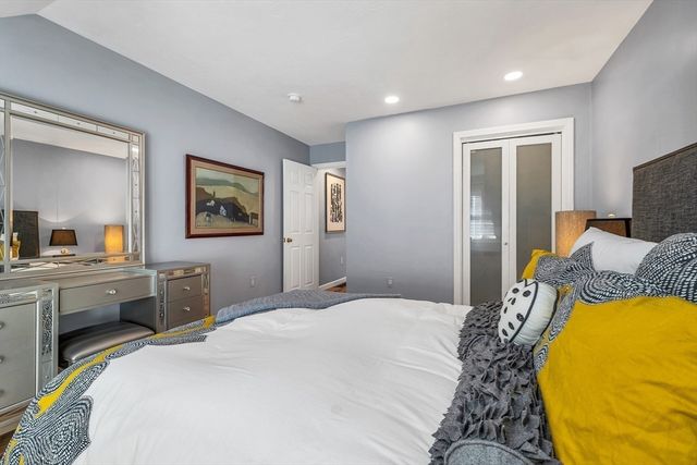 84 Hawthorne Village Rd 84, Nashua, NH 03062