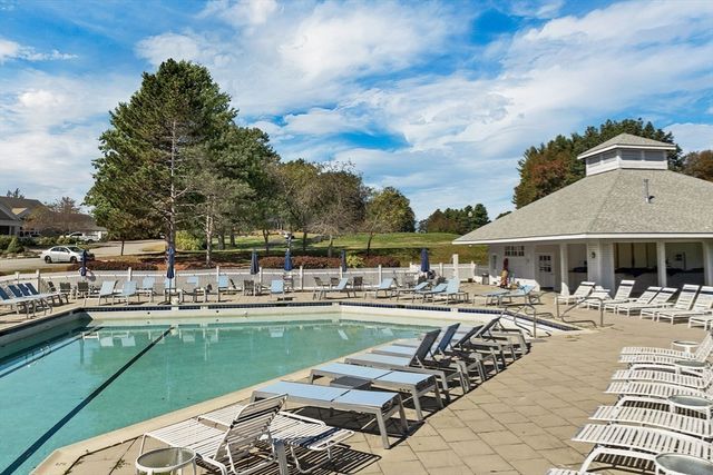 84 Hawthorne Village Rd 84, Nashua, NH 03062