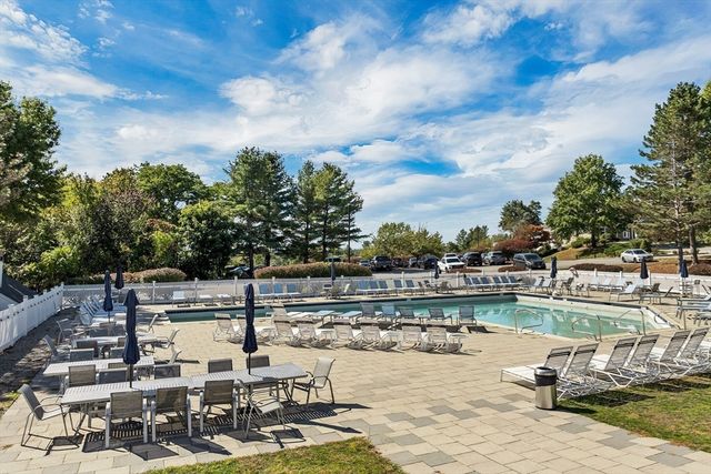 84 Hawthorne Village Rd 84, Nashua, NH 03062