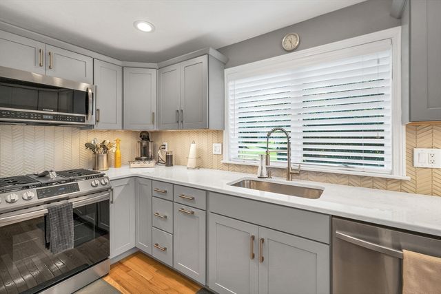 84 Hawthorne Village Rd 84, Nashua, NH 03062