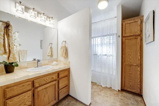 16355 Whispering Oaks Drive, Ramona, CA 92065