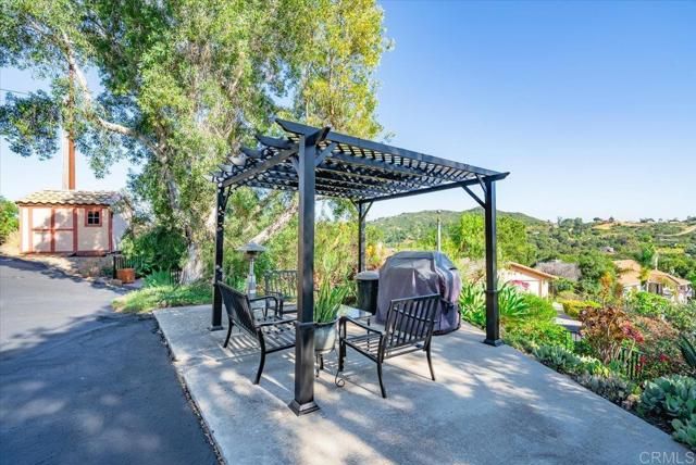16355 Whispering Oaks Drive, Ramona, CA 92065