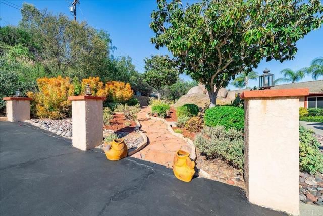 16355 Whispering Oaks Drive, Ramona, CA 92065