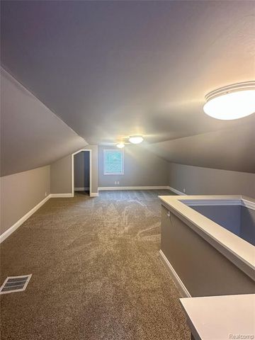 595 E Tennyson Avenue, Pontiac, MI 48340