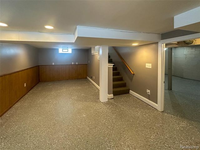 595 E Tennyson Avenue, Pontiac, MI 48340