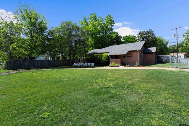 500 W Marshall, Gladewater, TX 75647