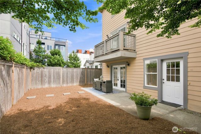 2604 SW Genesee St, Seattle, WA 98106