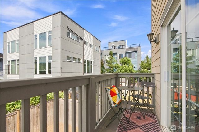 2604 SW Genesee St, Seattle, WA 98106