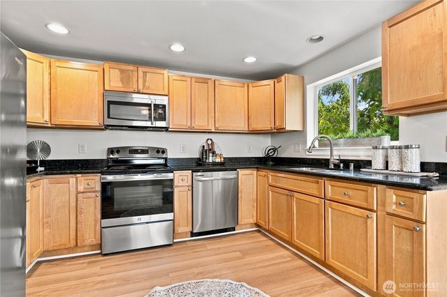 2604 SW Genesee St, Seattle, WA 98106
