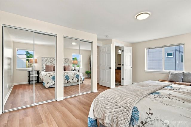 2604 SW Genesee St, Seattle, WA 98106