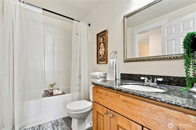 2604 SW Genesee St, Seattle, WA 98106