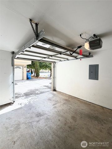 2604 SW Genesee St, Seattle, WA 98106