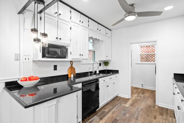 611 Rocky Hill Rd, Clarksville, TN 37042