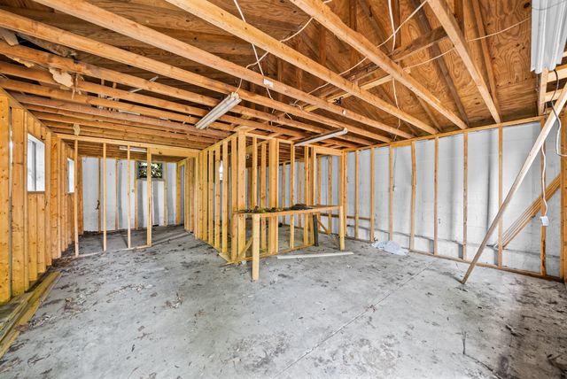 611 Rocky Hill Rd, Clarksville, TN 37042