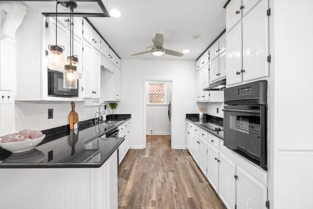611 Rocky Hill Rd, Clarksville, TN 37042