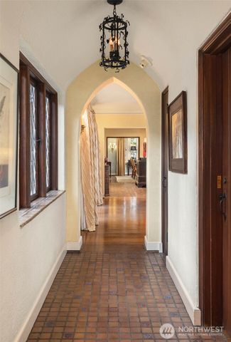 300 Maiden Lane E, Seattle, WA 98112