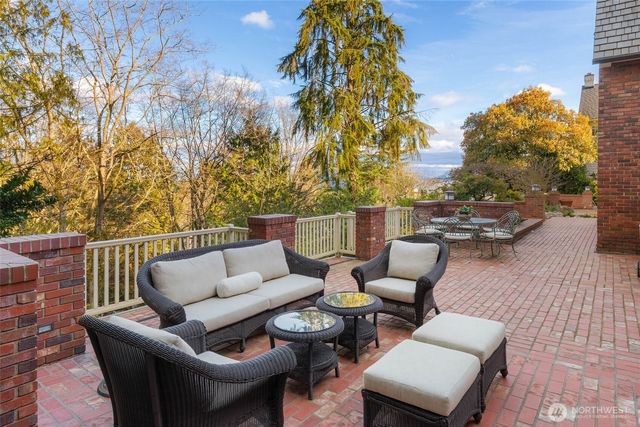 300 Maiden Lane E, Seattle, WA 98112