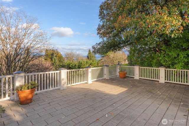 300 Maiden Lane E, Seattle, WA 98112