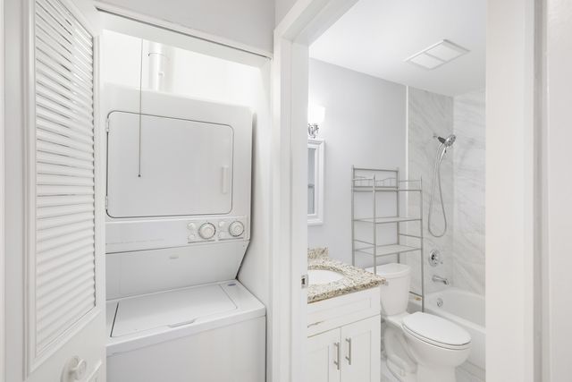 1064 Hampton Harbor 1064, Schaumburg, IL 60193