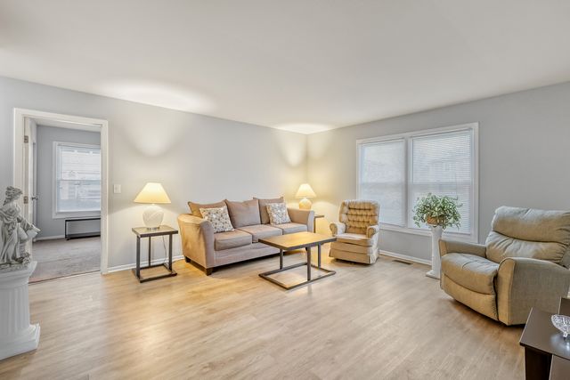 1064 Hampton Harbor 1064, Schaumburg, IL 60193