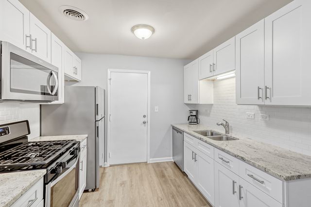 1064 Hampton Harbor 1064, Schaumburg, IL 60193