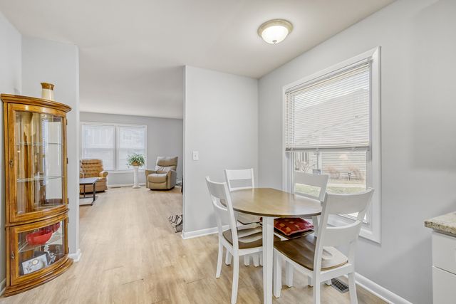 1064 Hampton Harbor 1064, Schaumburg, IL 60193