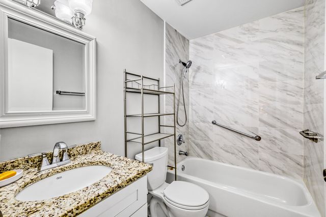 1064 Hampton Harbor 1064, Schaumburg, IL 60193