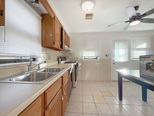 9535 Nerbonne Avenue, Franklin Park, IL 60131