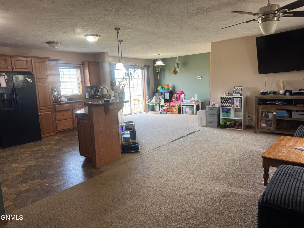 12201 Mckenzie View Drive, Watford City, ND 58854 photo 4