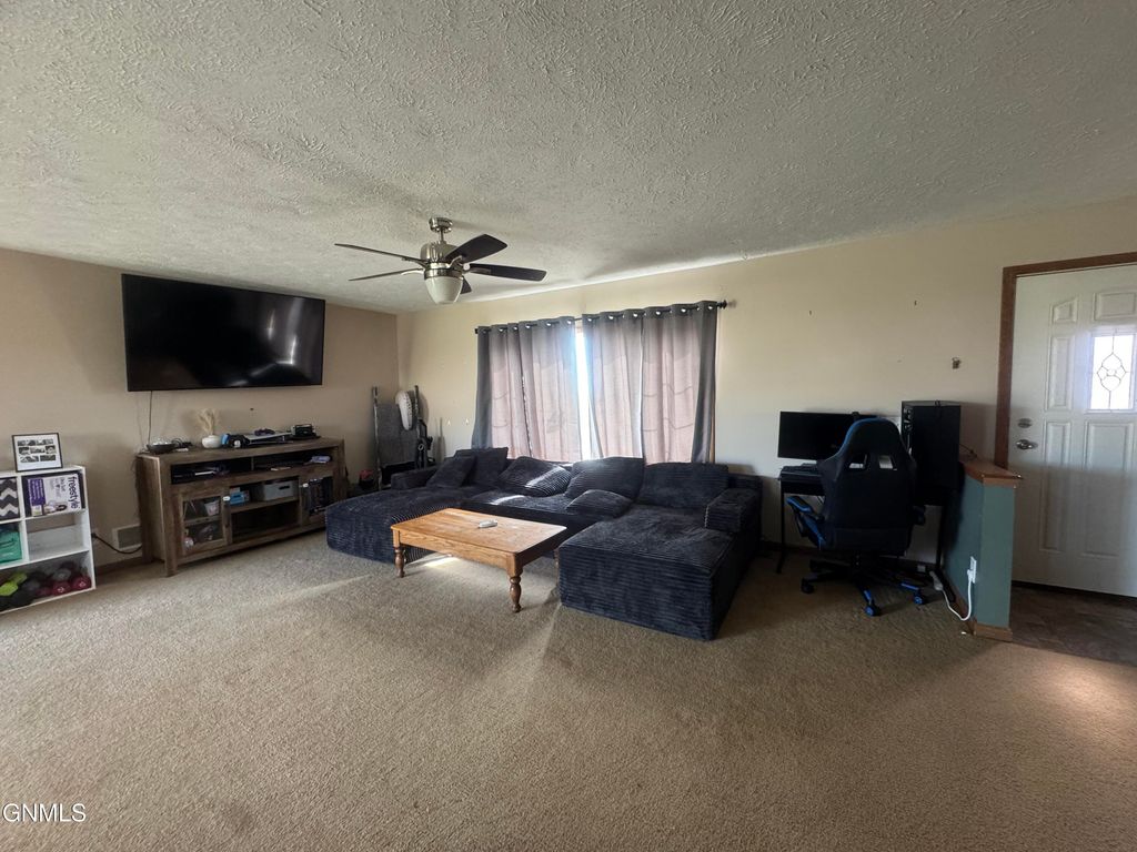 12201 Mckenzie View Drive, Watford City, ND 58854 photo 5