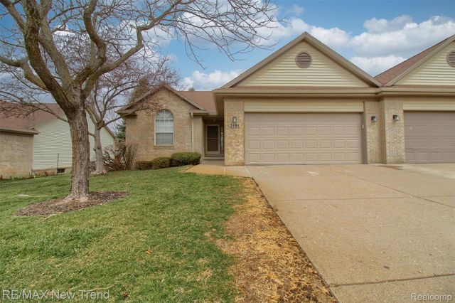 2191 Pleasant Drive, Commerce Charter Township, MI 48390
