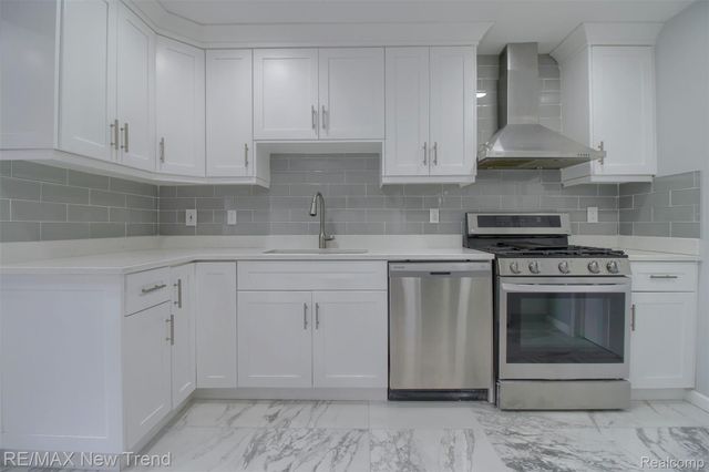 2191 Pleasant Drive, Commerce Charter Township, MI 48390