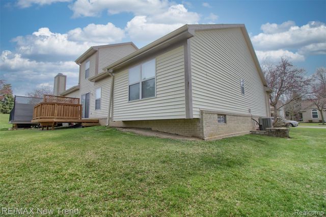 2191 Pleasant Drive, Commerce Charter Township, MI 48390