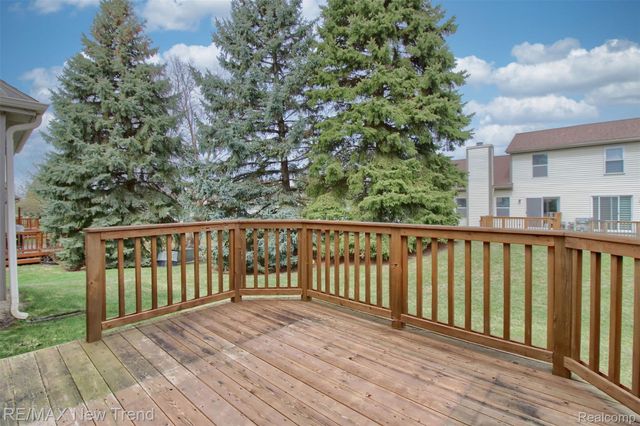 2191 Pleasant Drive, Commerce Charter Township, MI 48390