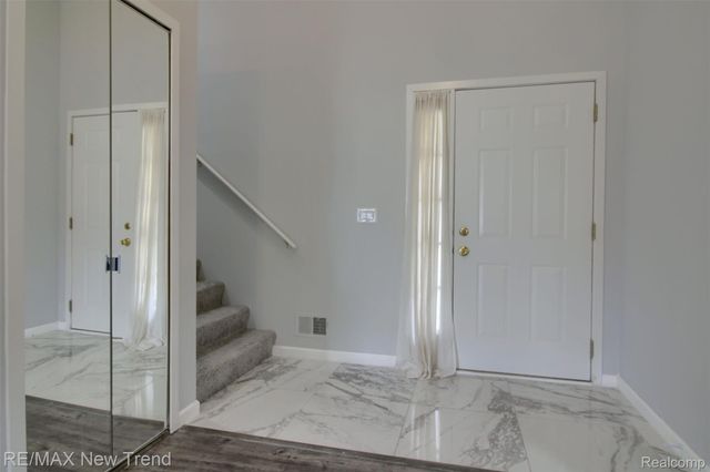 2191 Pleasant Drive, Commerce Charter Township, MI 48390