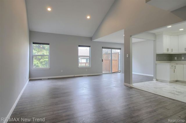 2191 Pleasant Drive, Commerce Charter Township, MI 48390