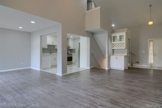 2191 Pleasant Drive, Commerce Charter Township, MI 48390