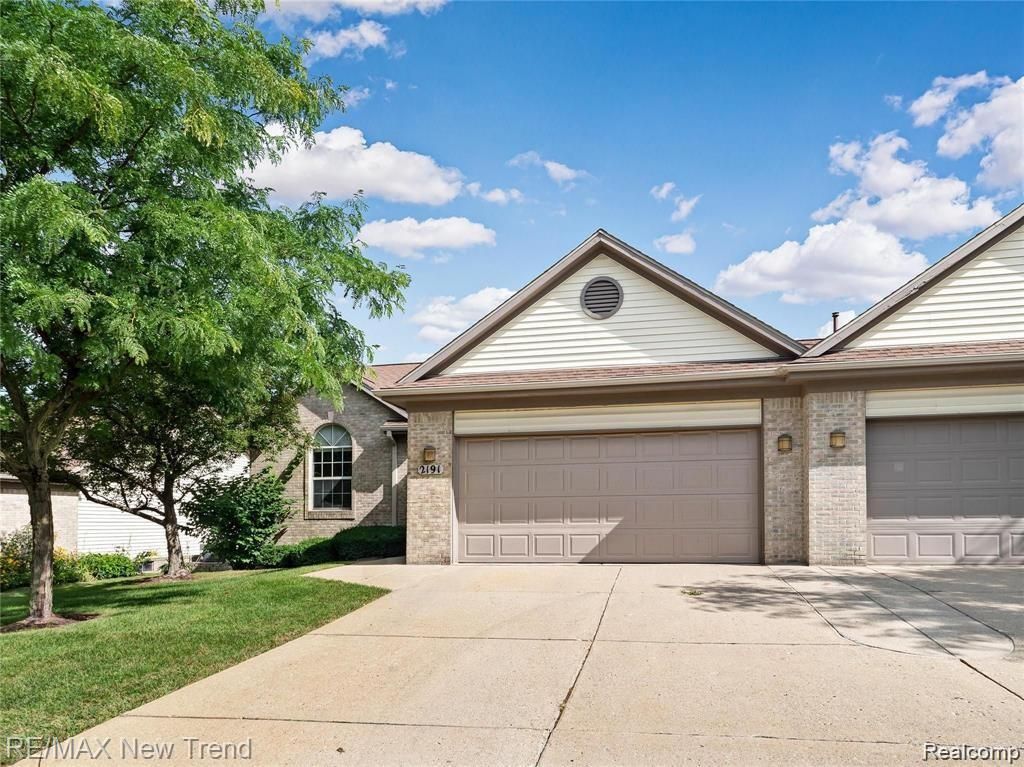2191 Pleasant Drive, Commerce Charter Township, MI 48390