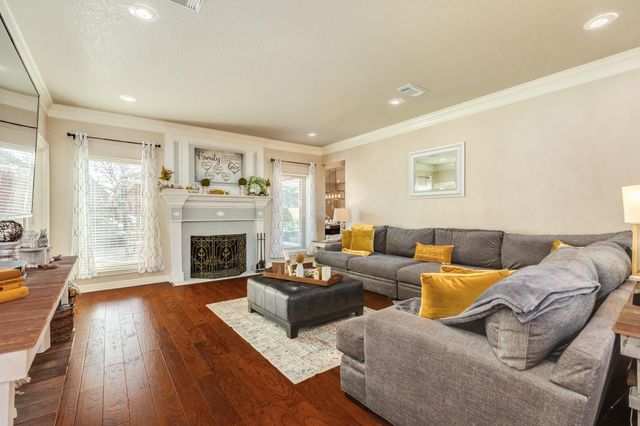 52 Chesswood Court, Lake Jackson, TX 77566