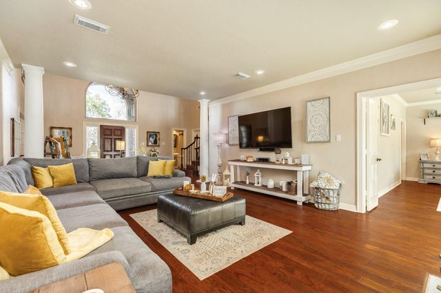 52 Chesswood Court, Lake Jackson, TX 77566