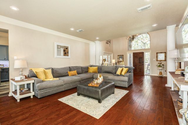 52 Chesswood Court, Lake Jackson, TX 77566